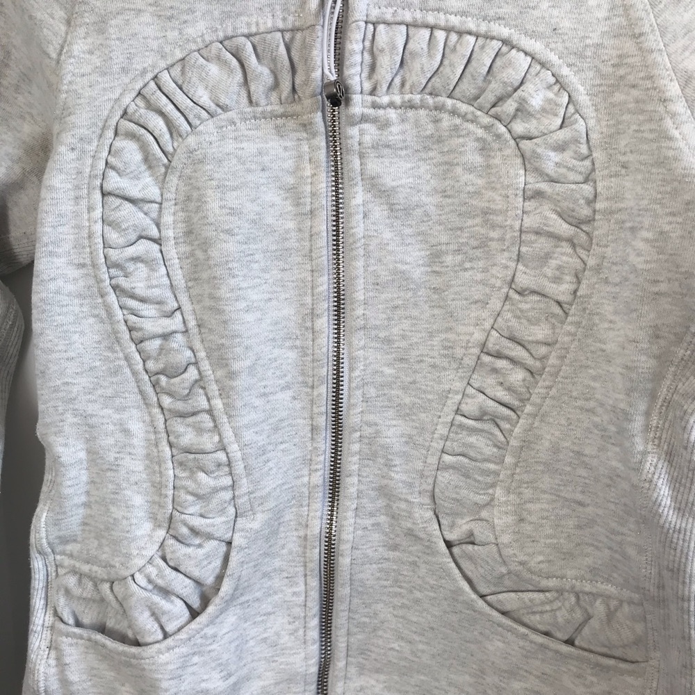 lulemon athletica Scuba funnel neck zipper sweatshirt. Size 4